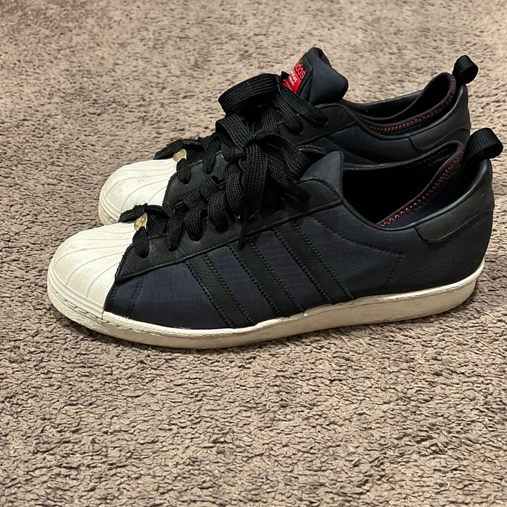 Adidas shelltoe run DMC Christmas in Hollis special edition